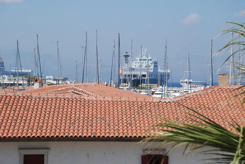 Marina Sahil Hotel Çeşme 2*,
